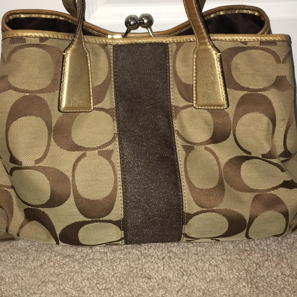Coach Handbag in great condition! - Picture 2 of 8